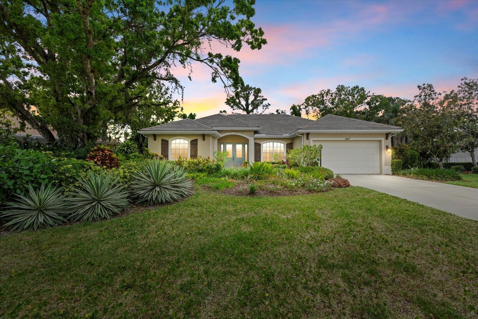 Image 4 of 52 For 427 Autumn Chase Drive