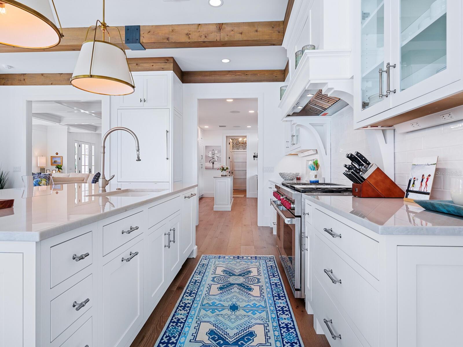 Listing photo id 12 for 3516 Casey Key Road