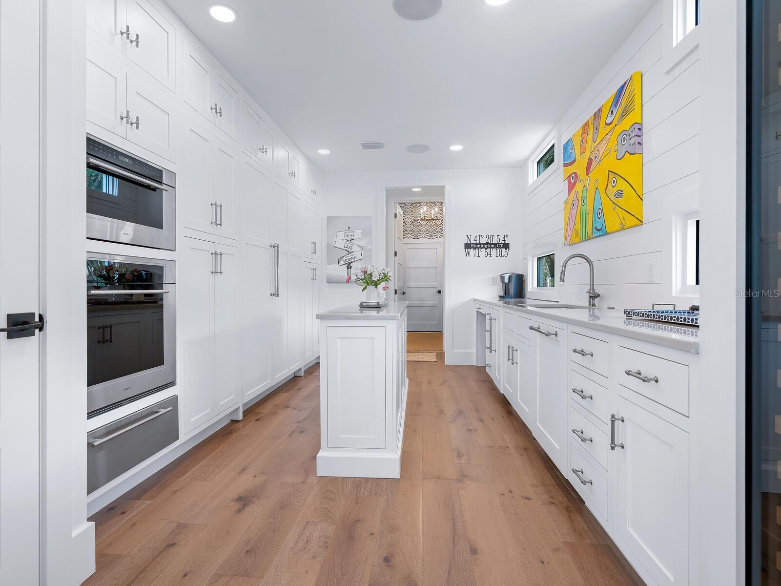 Listing photo id 13 for 3516 Casey Key Road