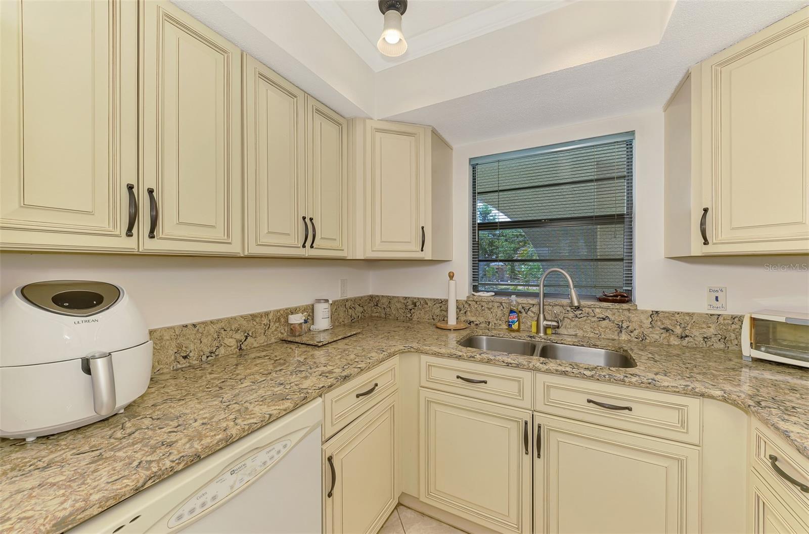 Image 17 of 37 For 1730 Manasota Beach Rd  215