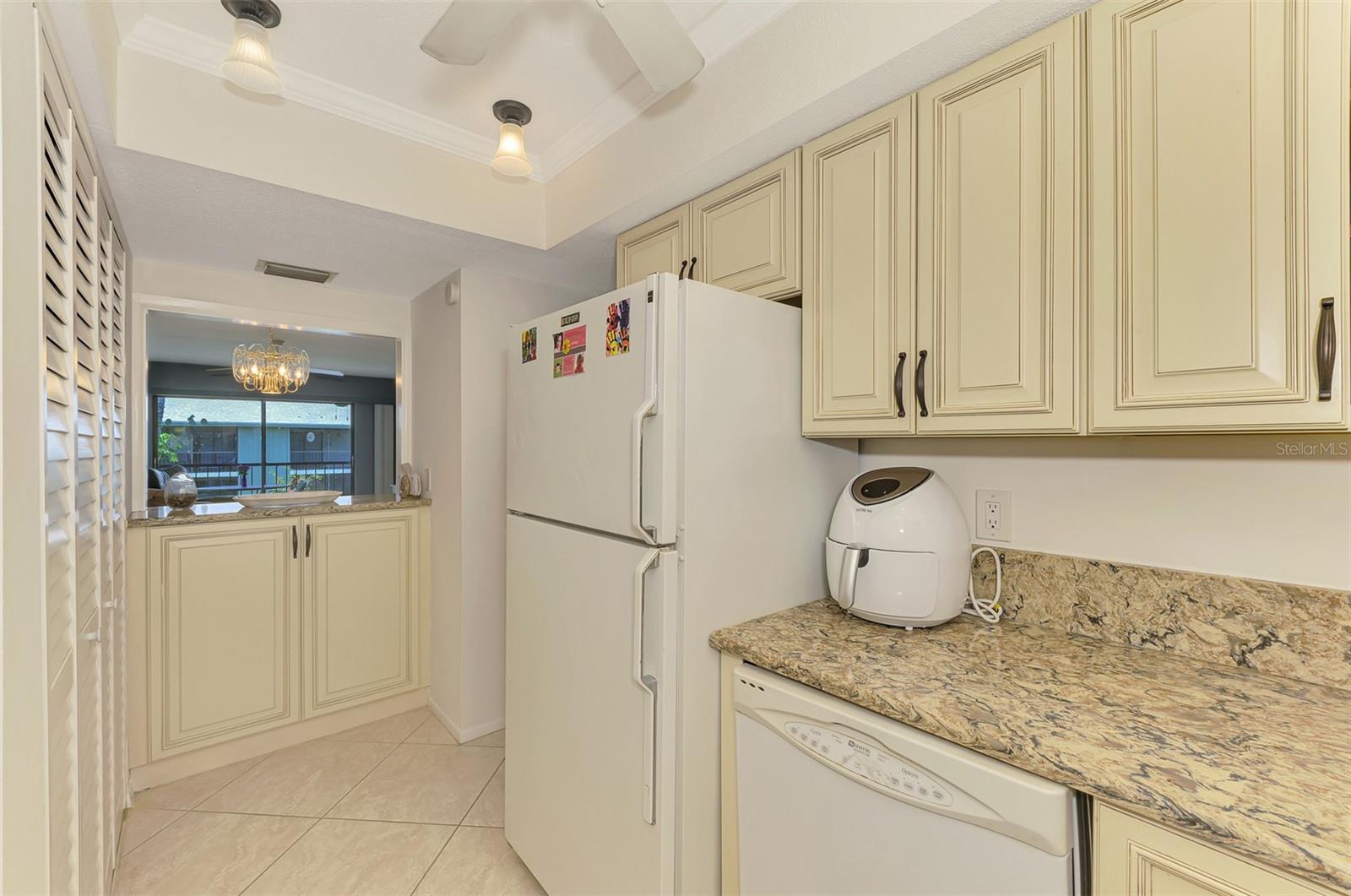 Image 18 of 37 For 1730 Manasota Beach Rd  215