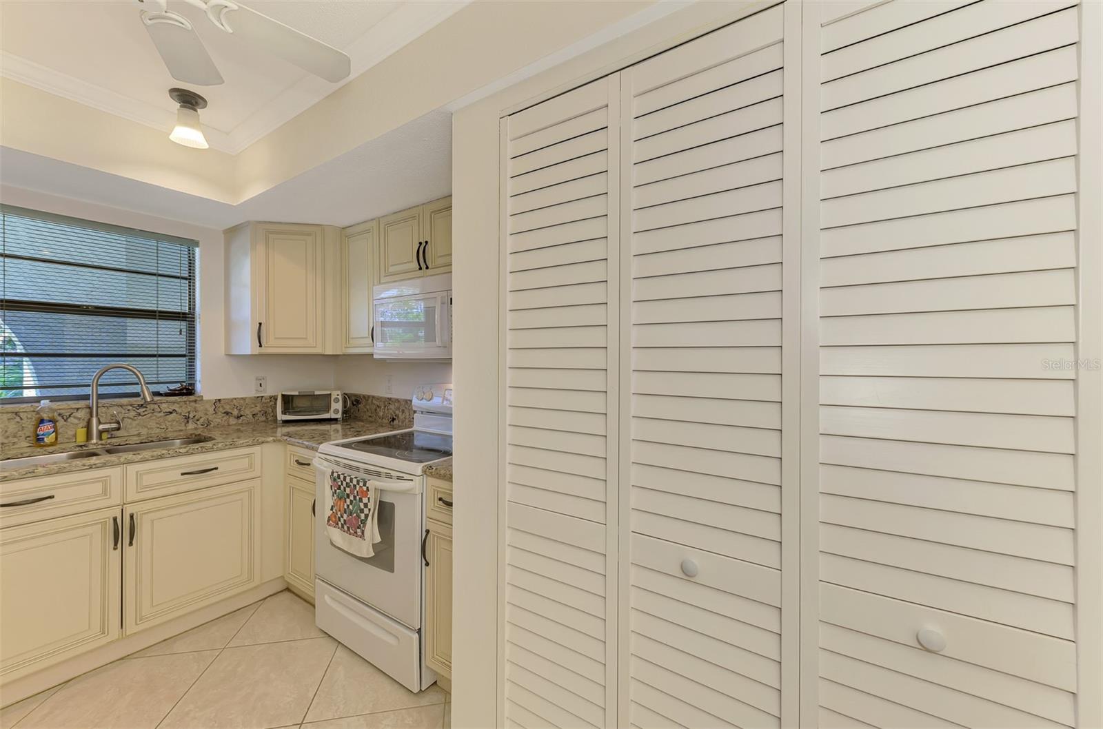 Image 20 of 37 For 1730 Manasota Beach Rd  215