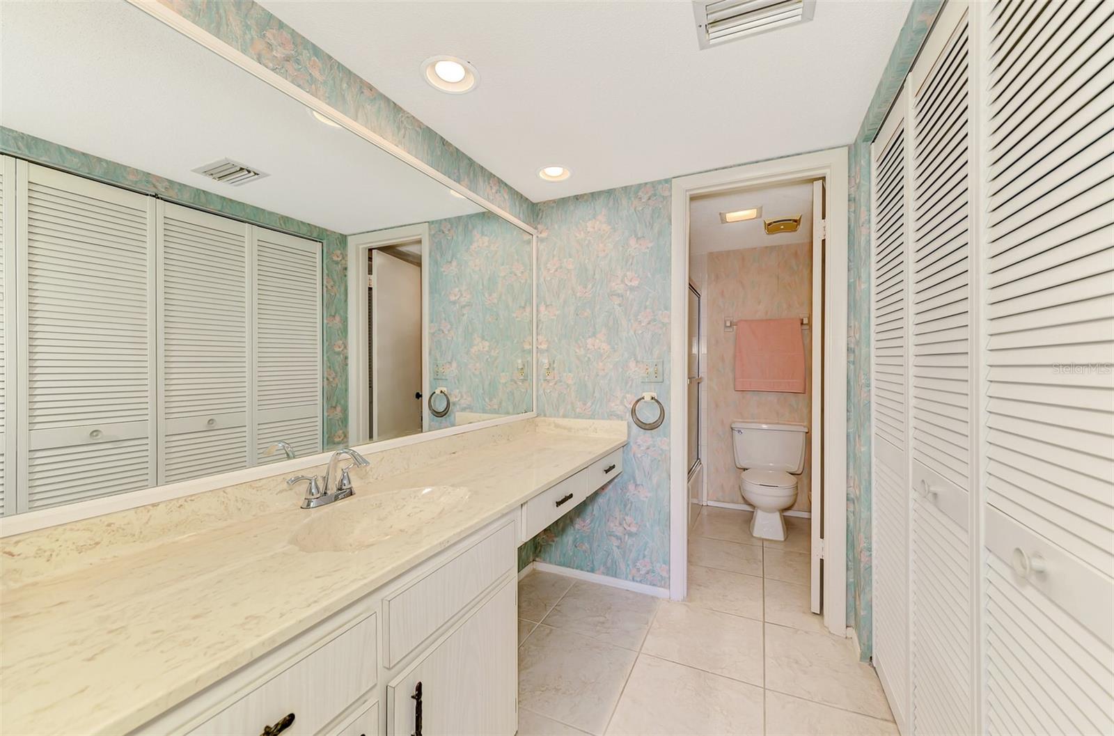 Image 26 of 37 For 1730 Manasota Beach Rd  215