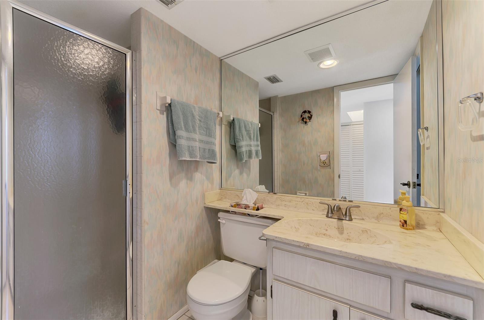 Image 31 of 37 For 1730 Manasota Beach Rd  215