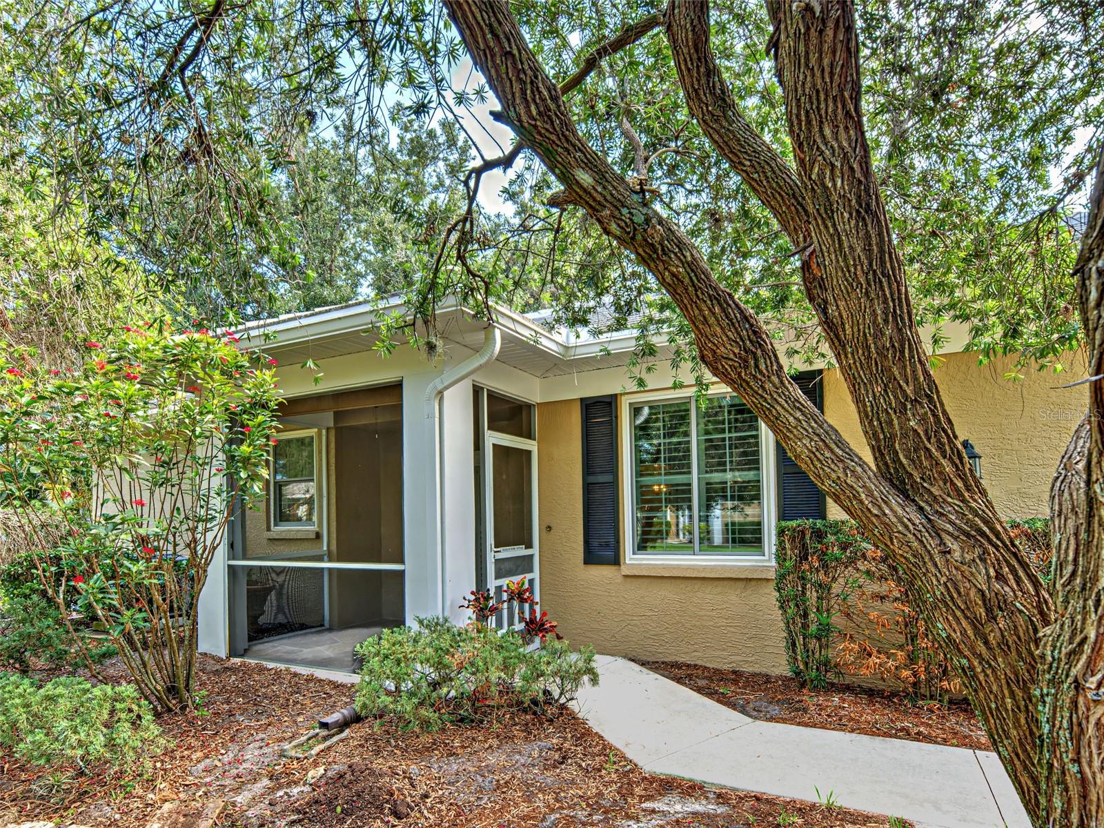 Image 4 of 54 For 912 Barclay Court