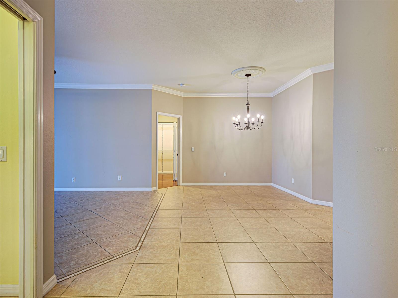 Image 9 of 54 For 912 Barclay Court