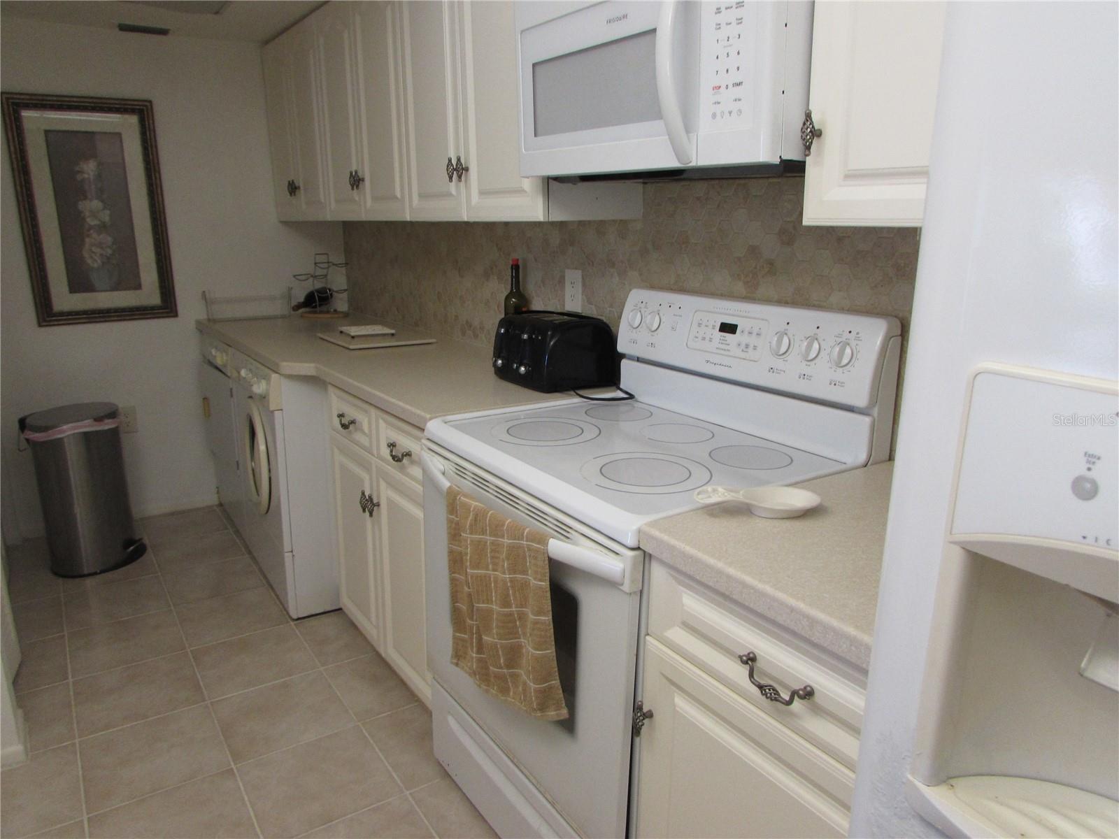 Image 8 of 46 For 800 Capri Isles Boulevard 124