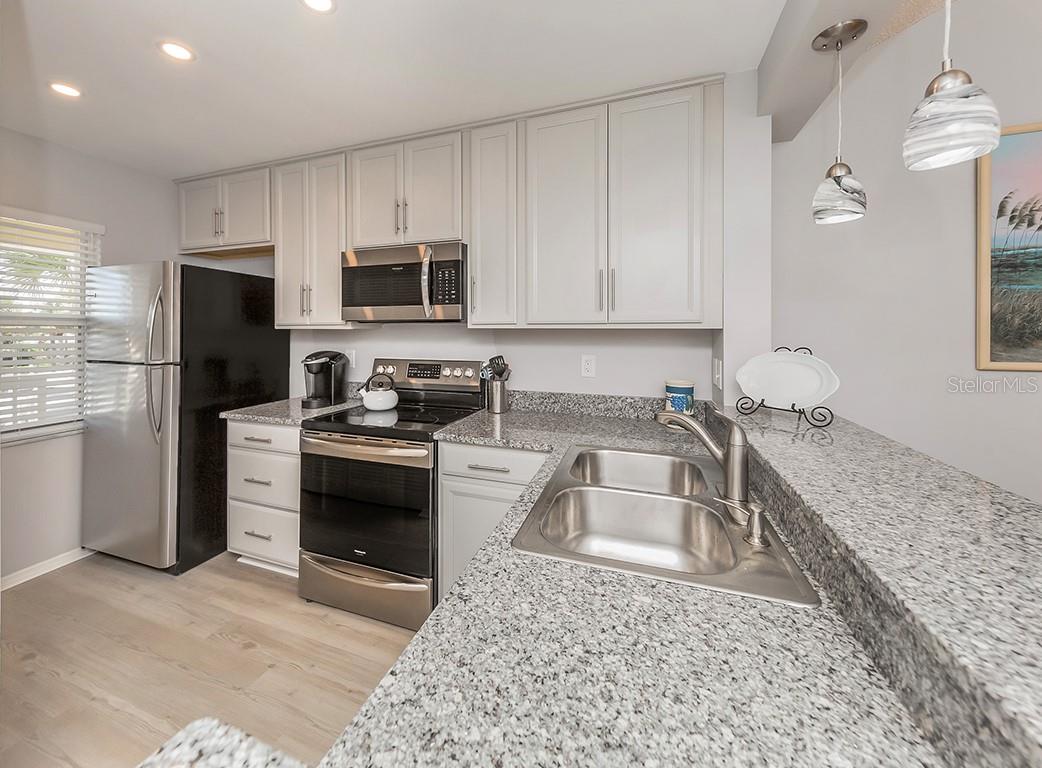 Image 13 of 63 For 421 Cerromar Terrace 471