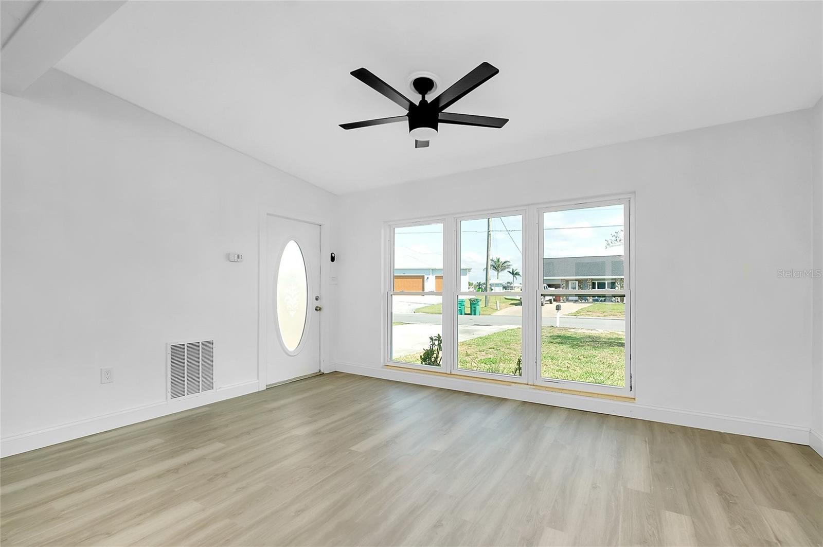 Image 10 of 45 For 140 Poinsettia Circle Ne