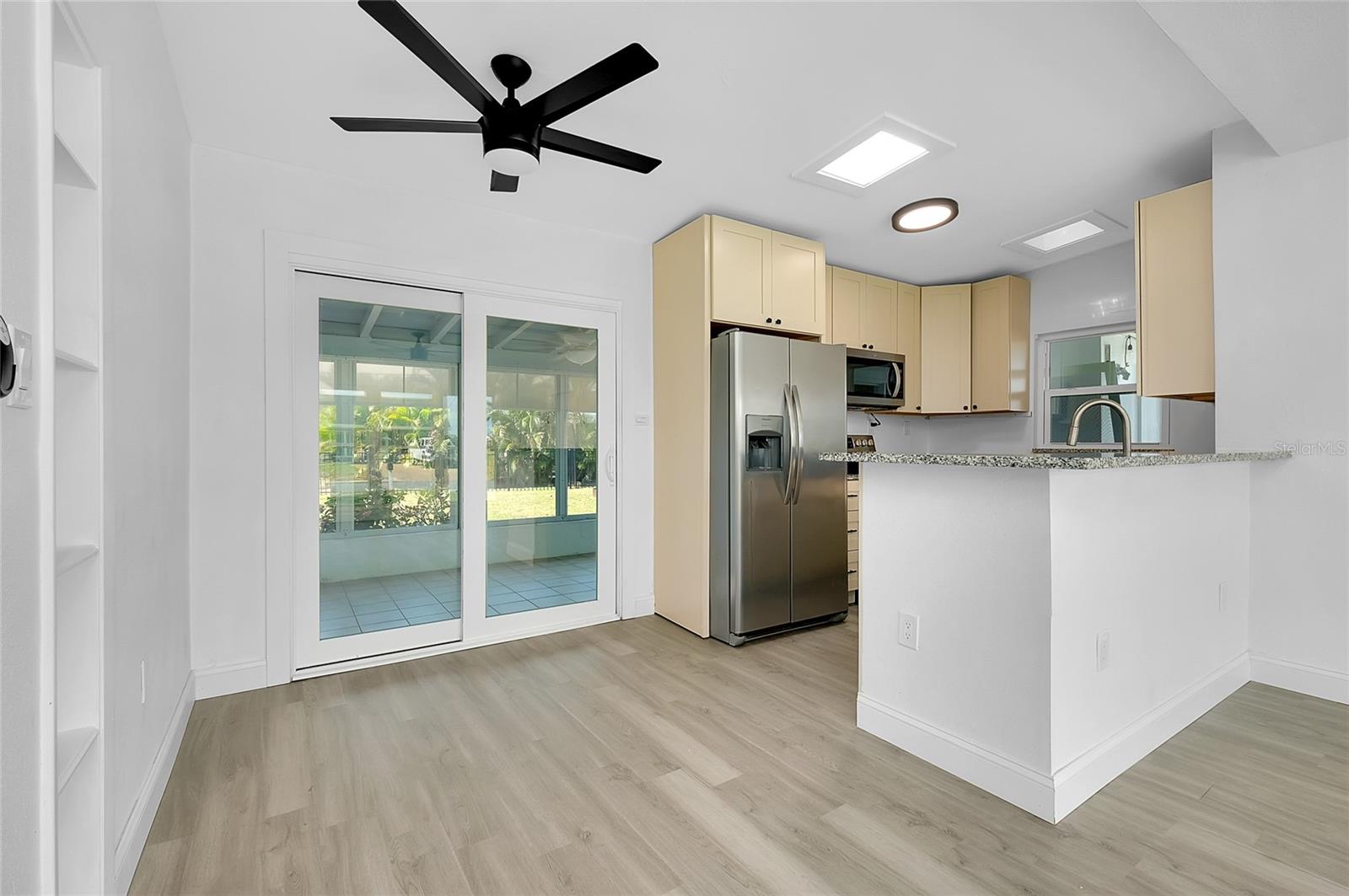 Image 11 of 45 For 140 Poinsettia Circle Ne