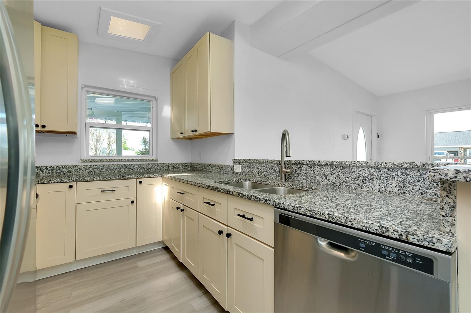 Image 14 of 45 For 140 Poinsettia Circle Ne