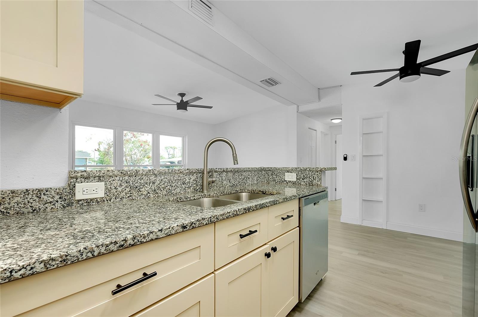 Image 15 of 45 For 140 Poinsettia Circle Ne