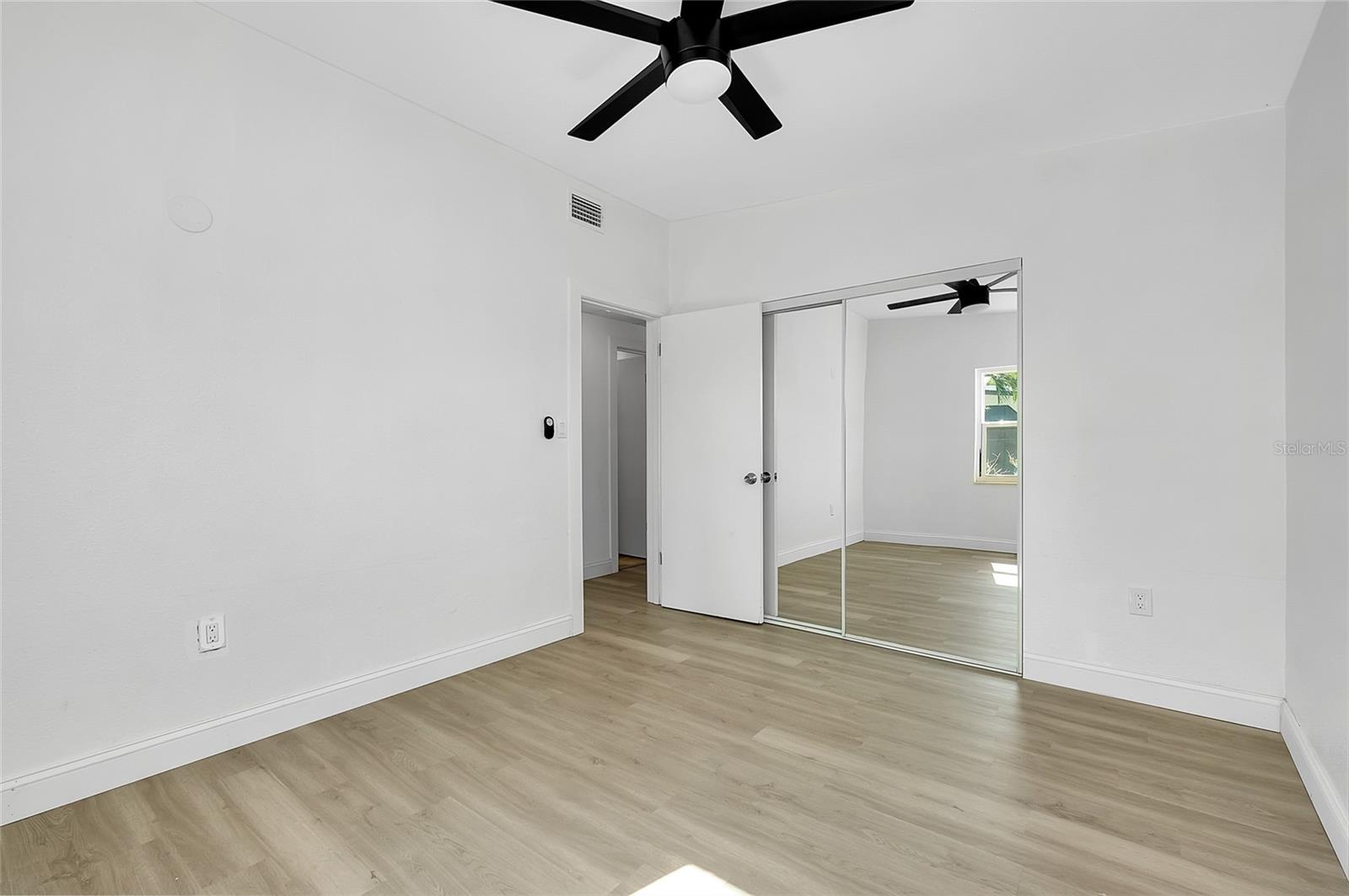 Image 17 of 45 For 140 Poinsettia Circle Ne