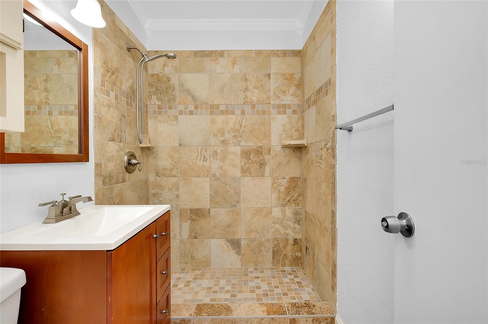 Image 20 of 45 For 140 Poinsettia Circle Ne