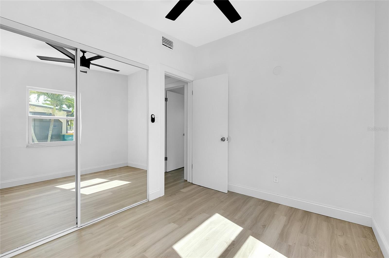 Image 23 of 45 For 140 Poinsettia Circle Ne