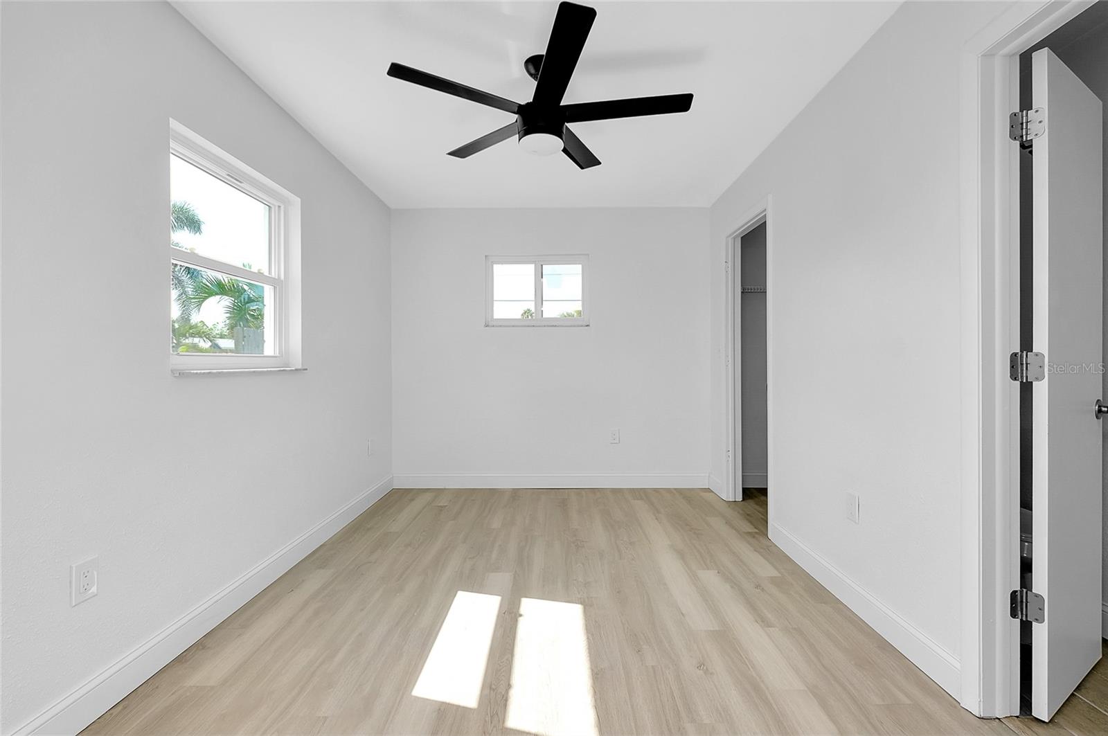 Image 24 of 45 For 140 Poinsettia Circle Ne