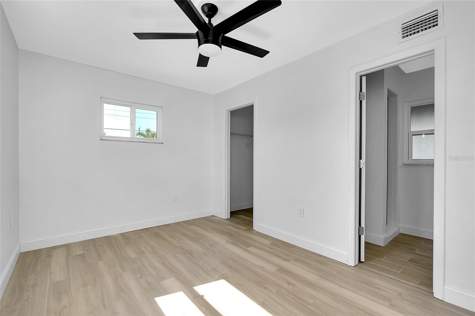 Image 25 of 45 For 140 Poinsettia Circle Ne