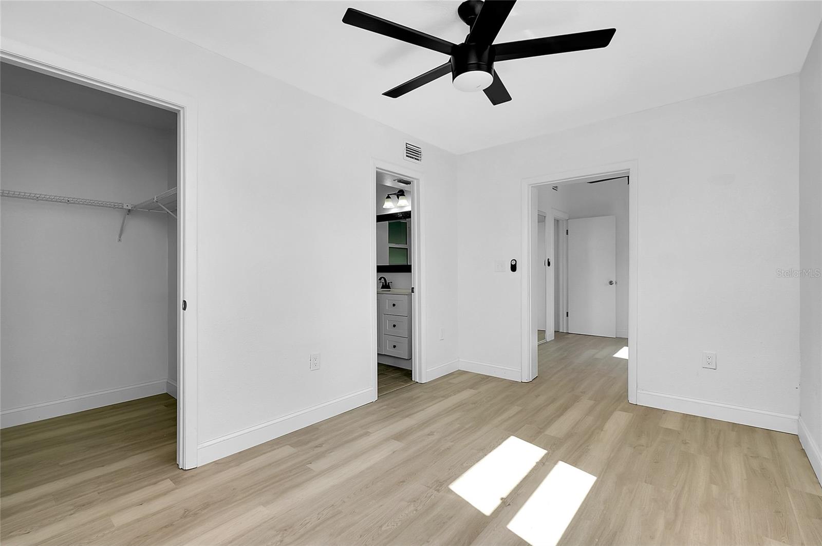 Image 26 of 45 For 140 Poinsettia Circle Ne