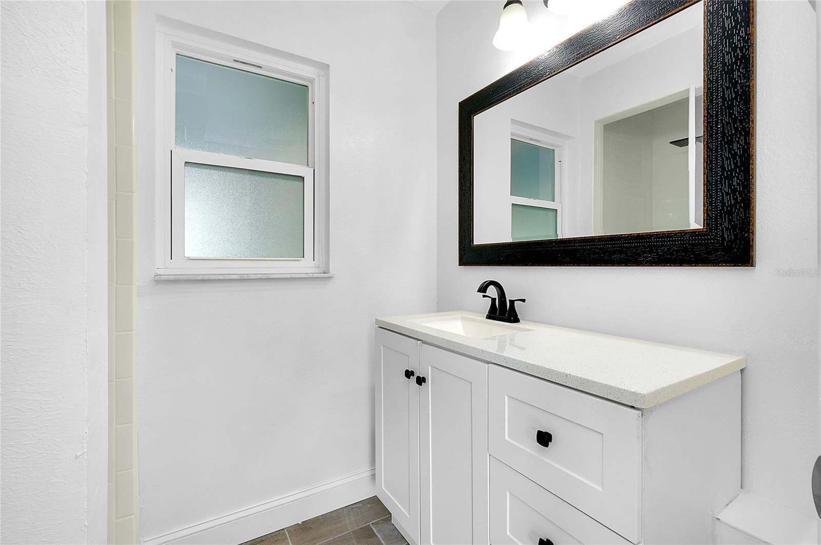 Image 29 of 45 For 140 Poinsettia Circle Ne