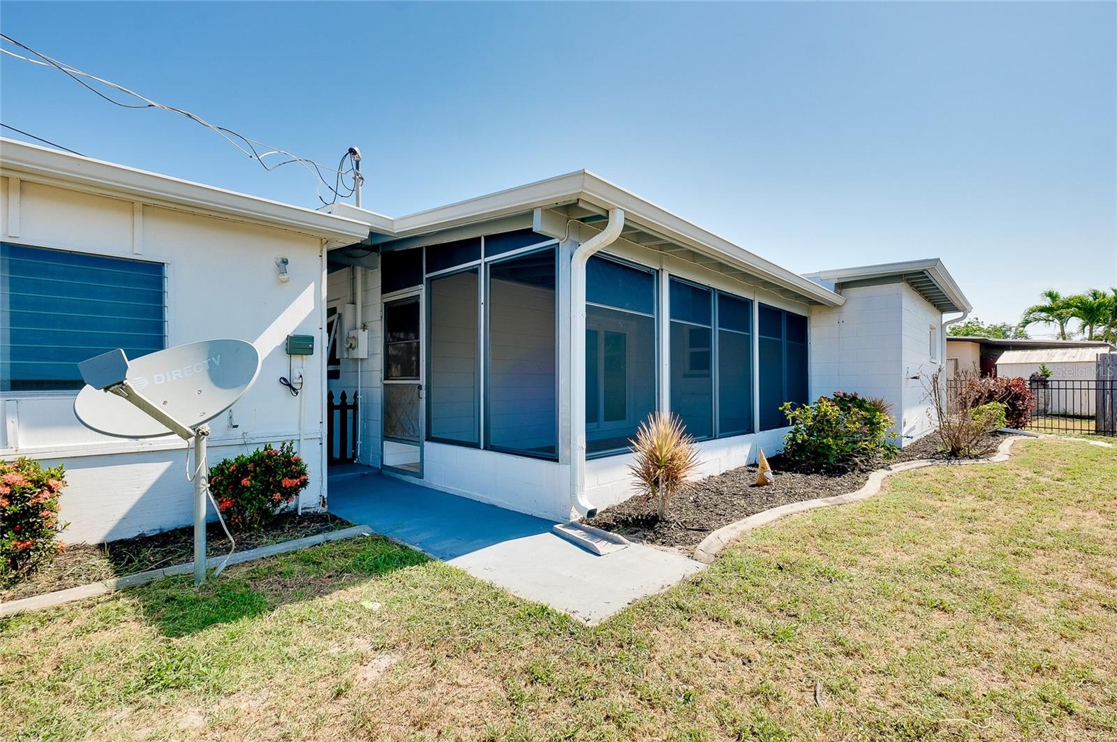 Image 35 of 45 For 140 Poinsettia Circle Ne