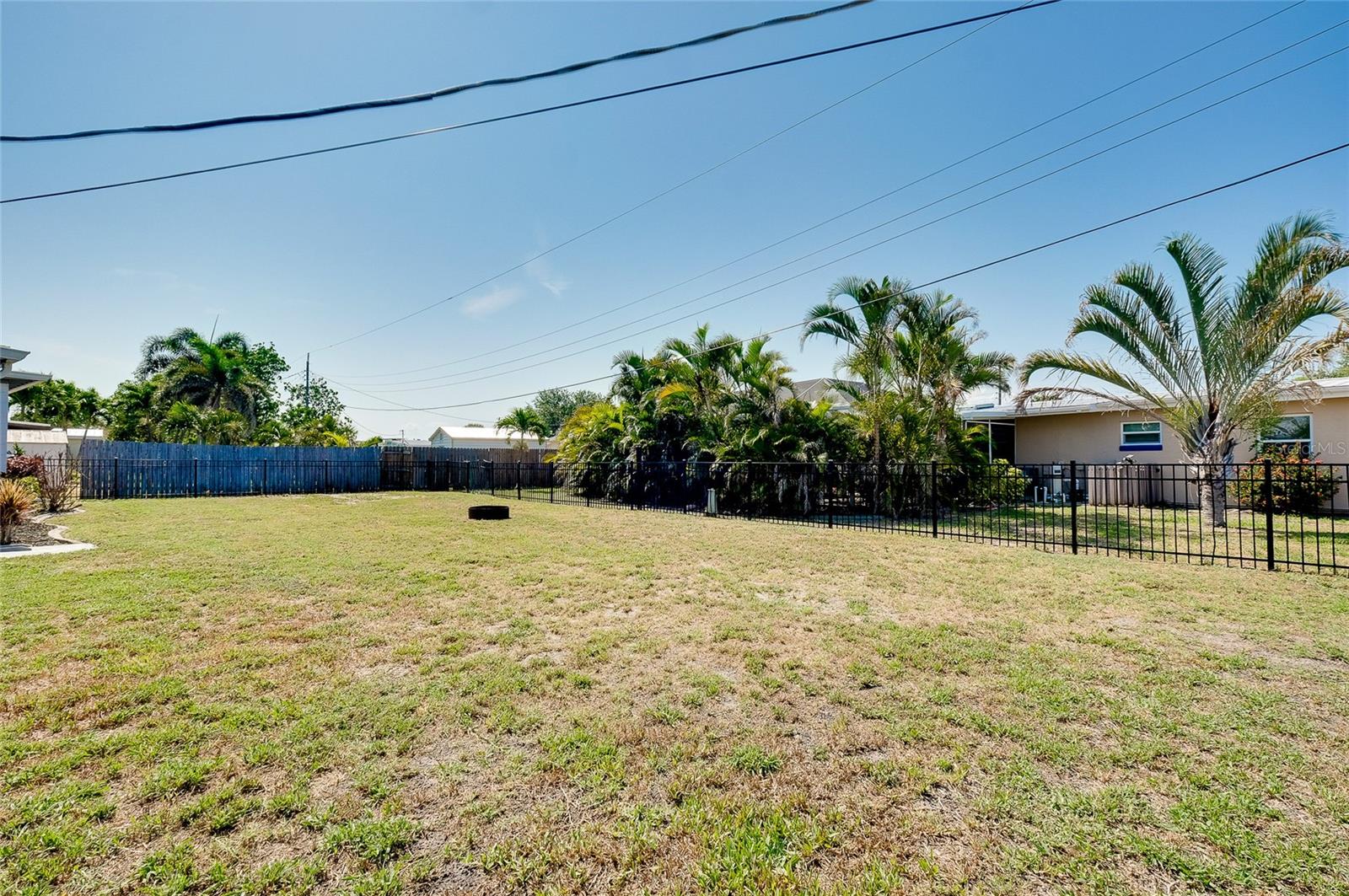 Image 36 of 45 For 140 Poinsettia Circle Ne