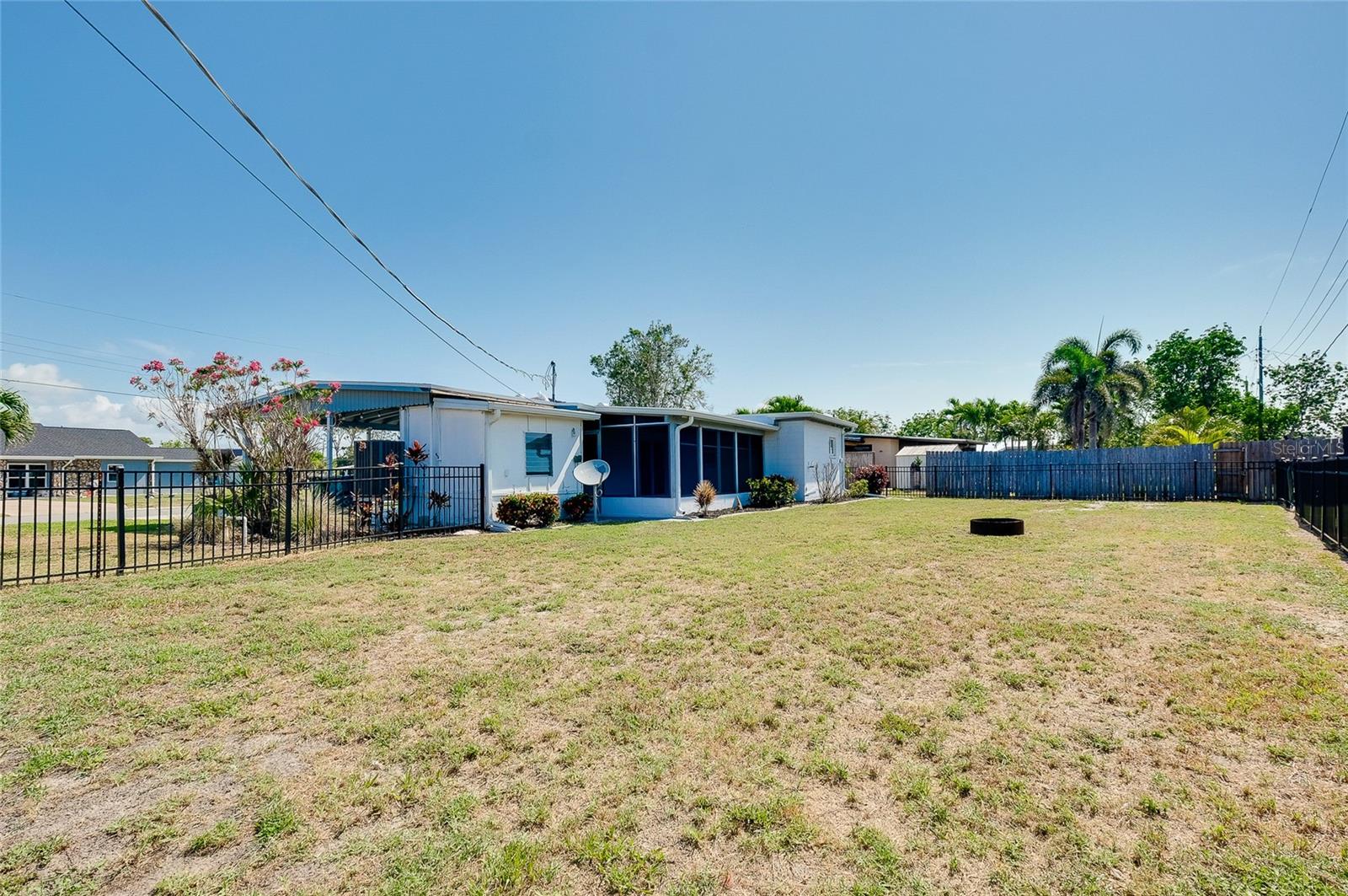 Image 37 of 45 For 140 Poinsettia Circle Ne