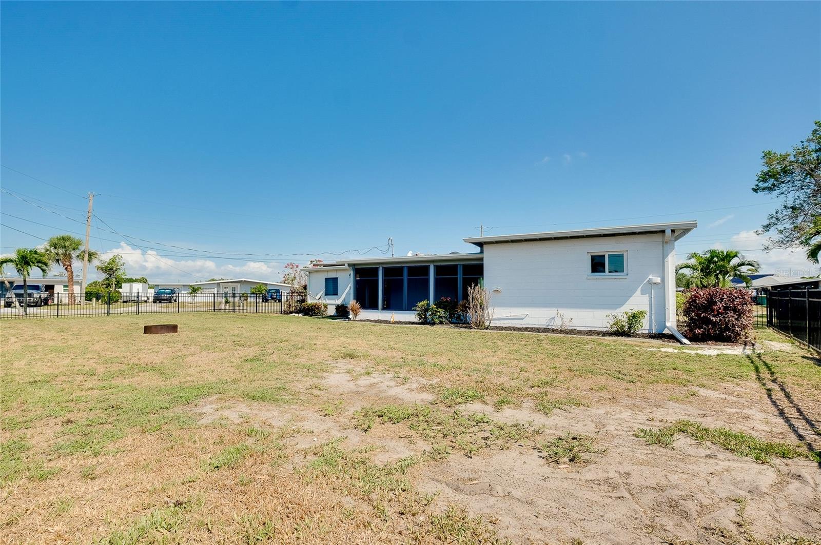 Image 38 of 45 For 140 Poinsettia Circle Ne