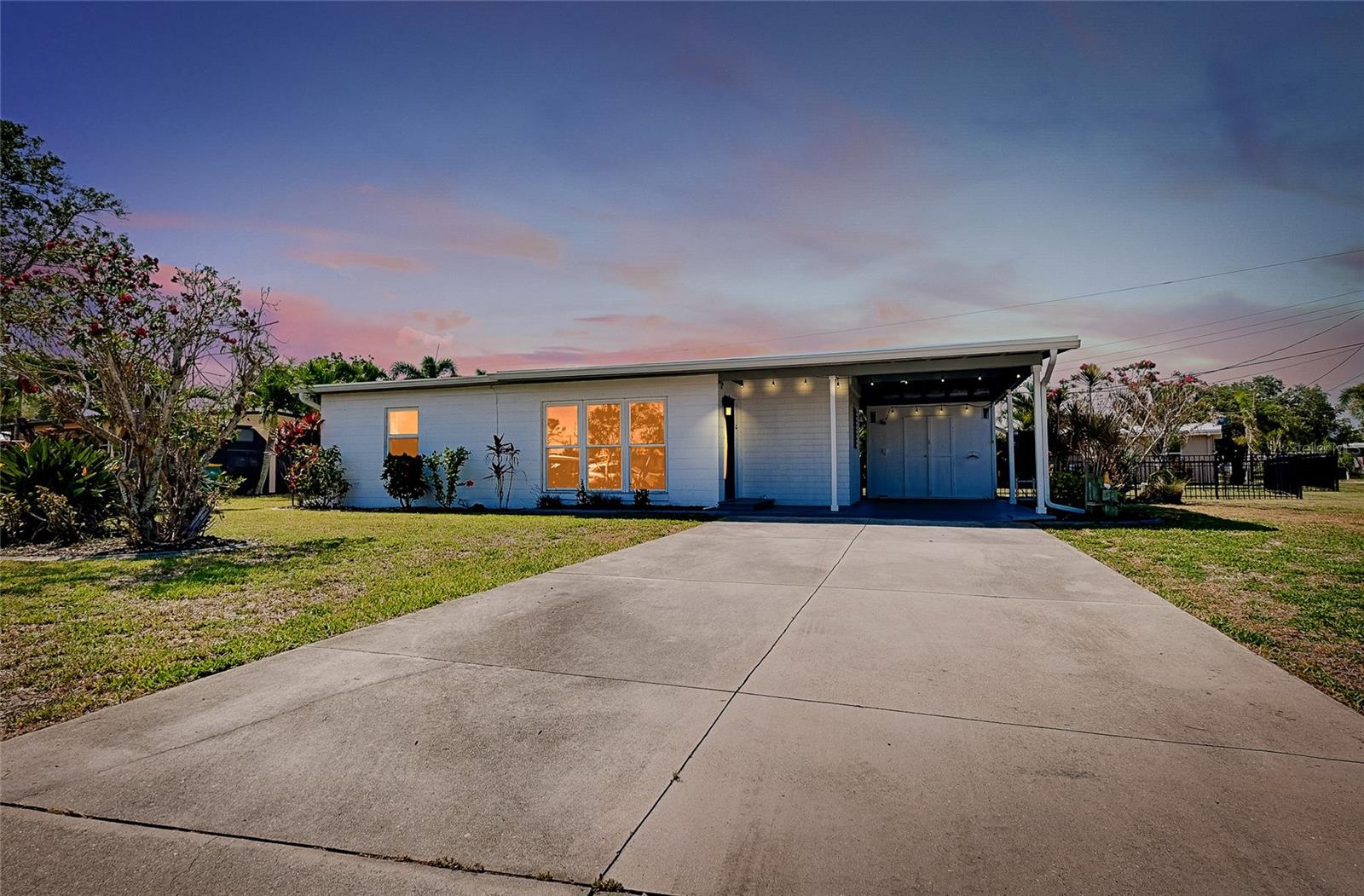 Image 4 of 45 For 140 Poinsettia Circle Ne