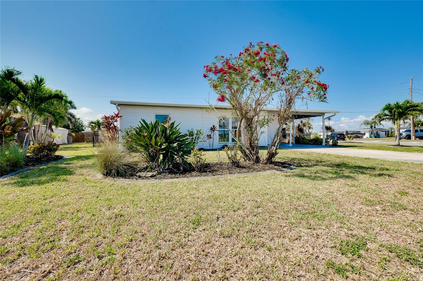 Image 44 of 45 For 140 Poinsettia Circle Ne