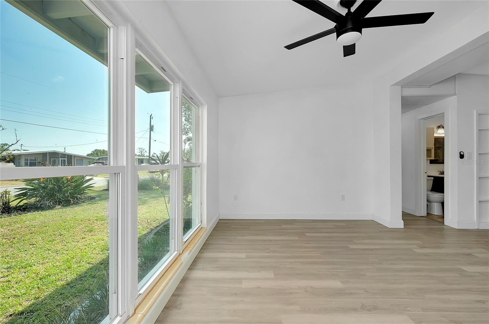 Image 6 of 45 For 140 Poinsettia Circle Ne