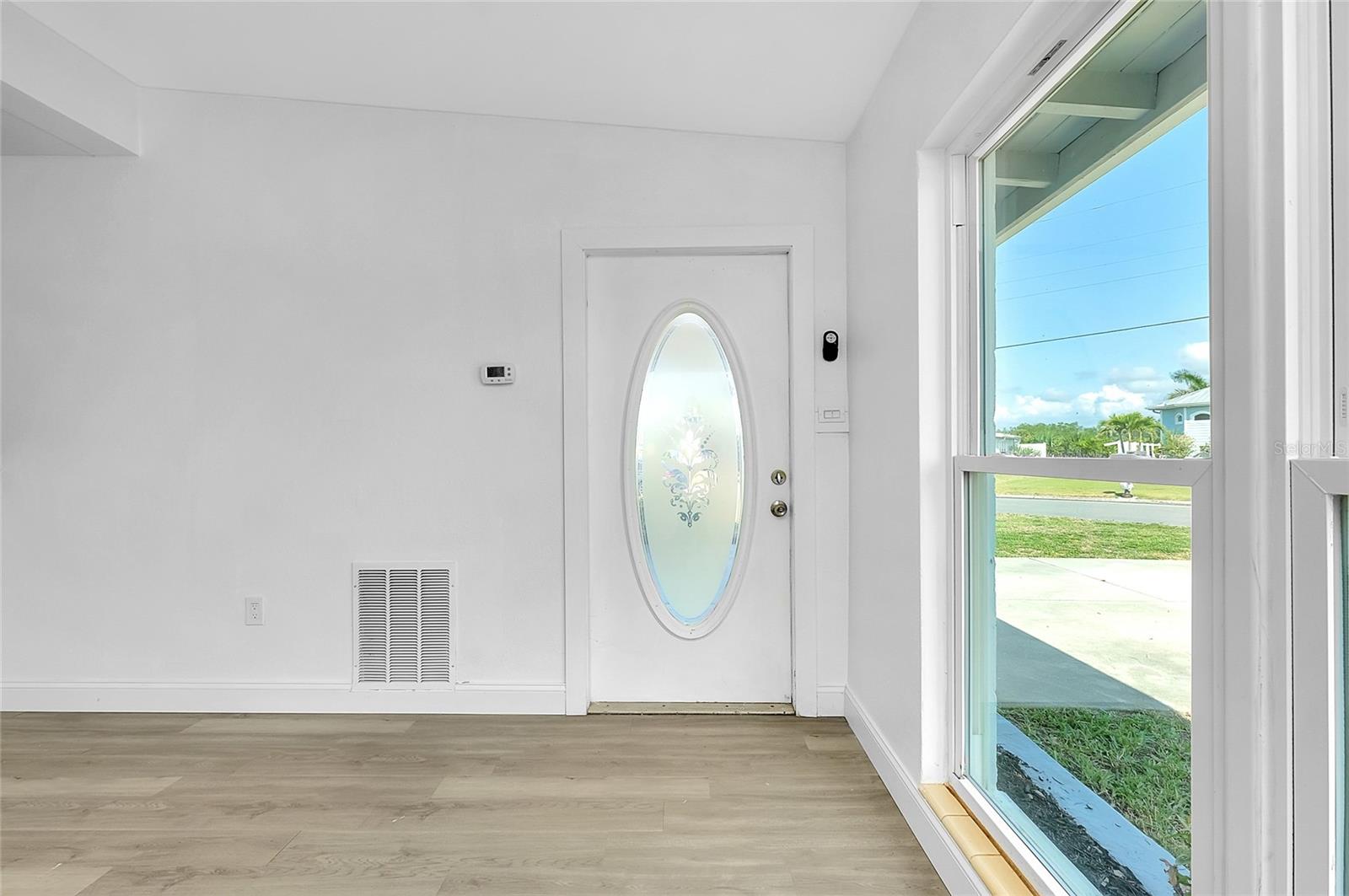 Image 7 of 45 For 140 Poinsettia Circle Ne