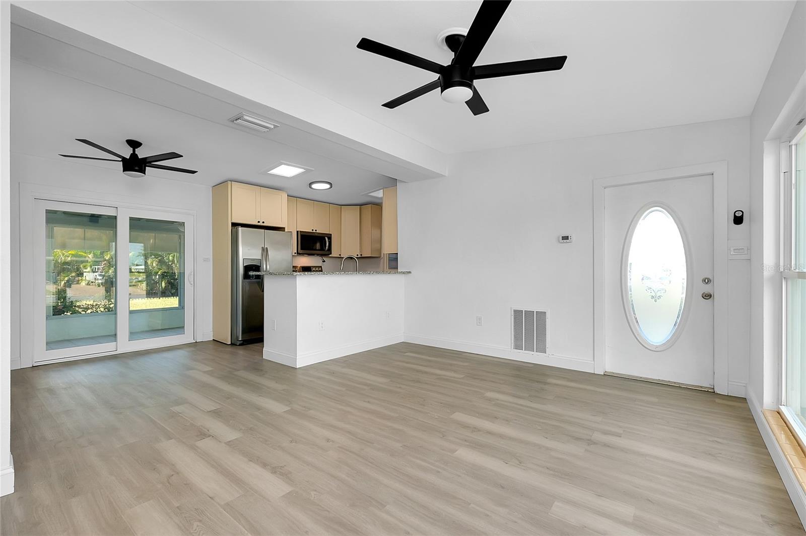 Image 9 of 45 For 140 Poinsettia Circle Ne