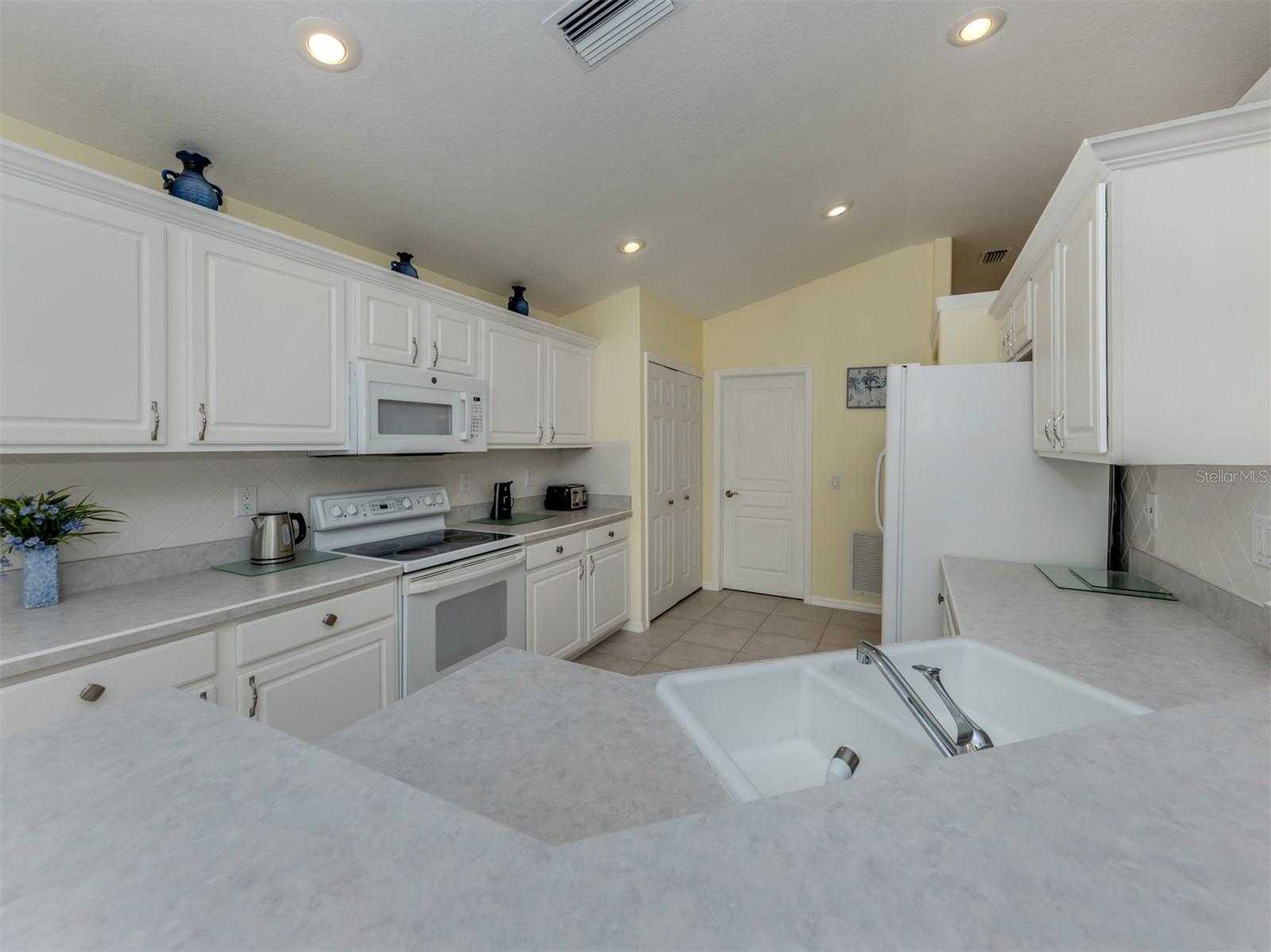 Image 12 of 82 For 143 Braemar Avenue