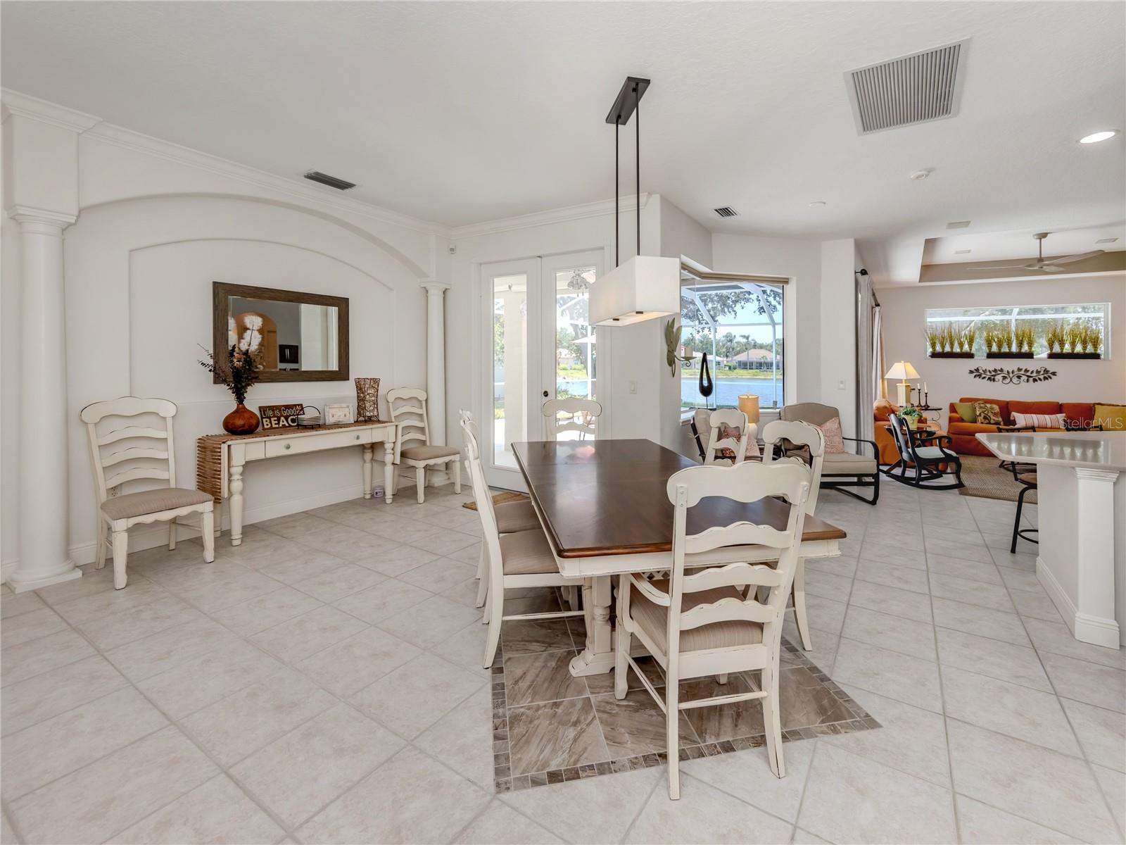 Image 18 of 60 For 463 Park Trace Boulevard