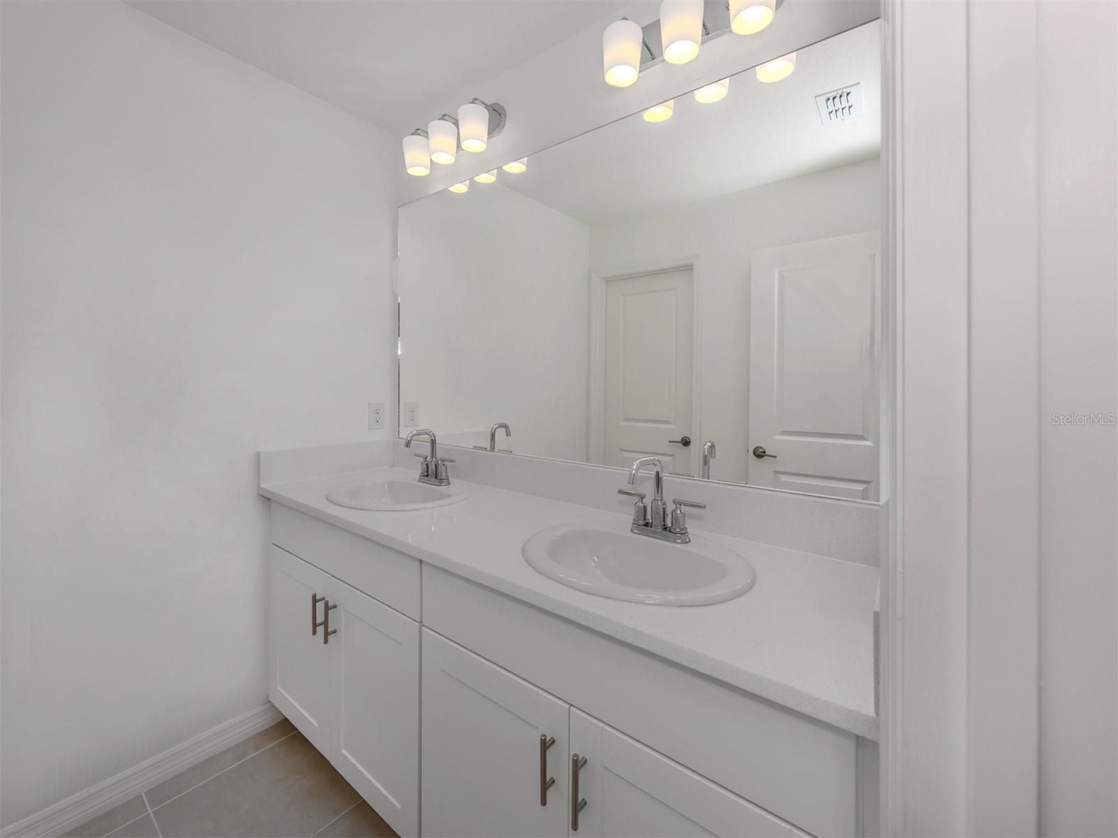 Image 19 of 37 For 11228 Fieldstone Drive
