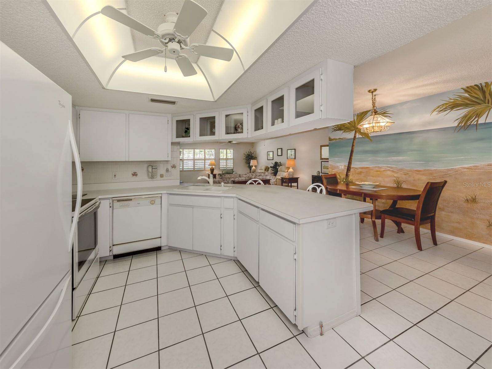Image 10 of 52 For 528 Venice Avenue 1