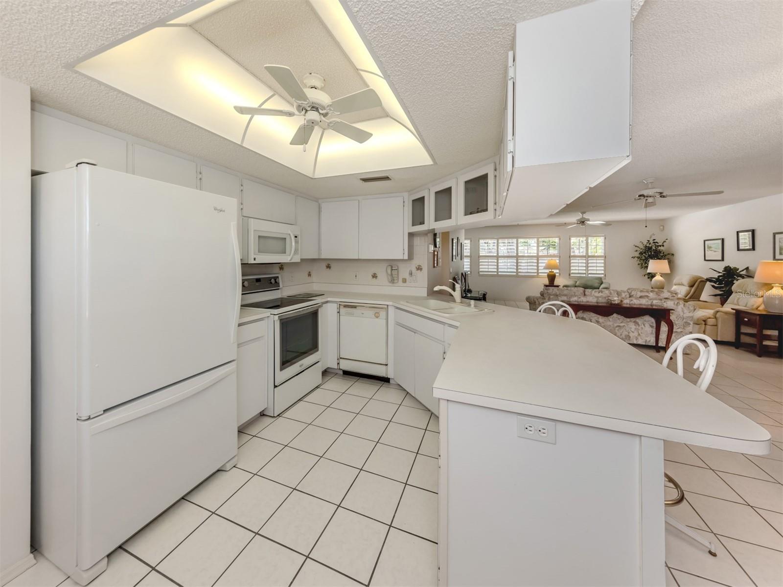 Image 11 of 52 For 528 Venice Avenue 1
