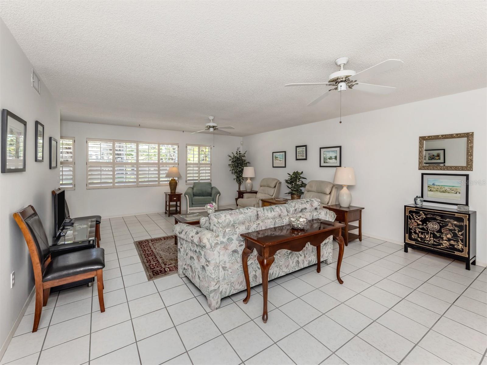 Image 14 of 52 For 528 Venice Avenue 1