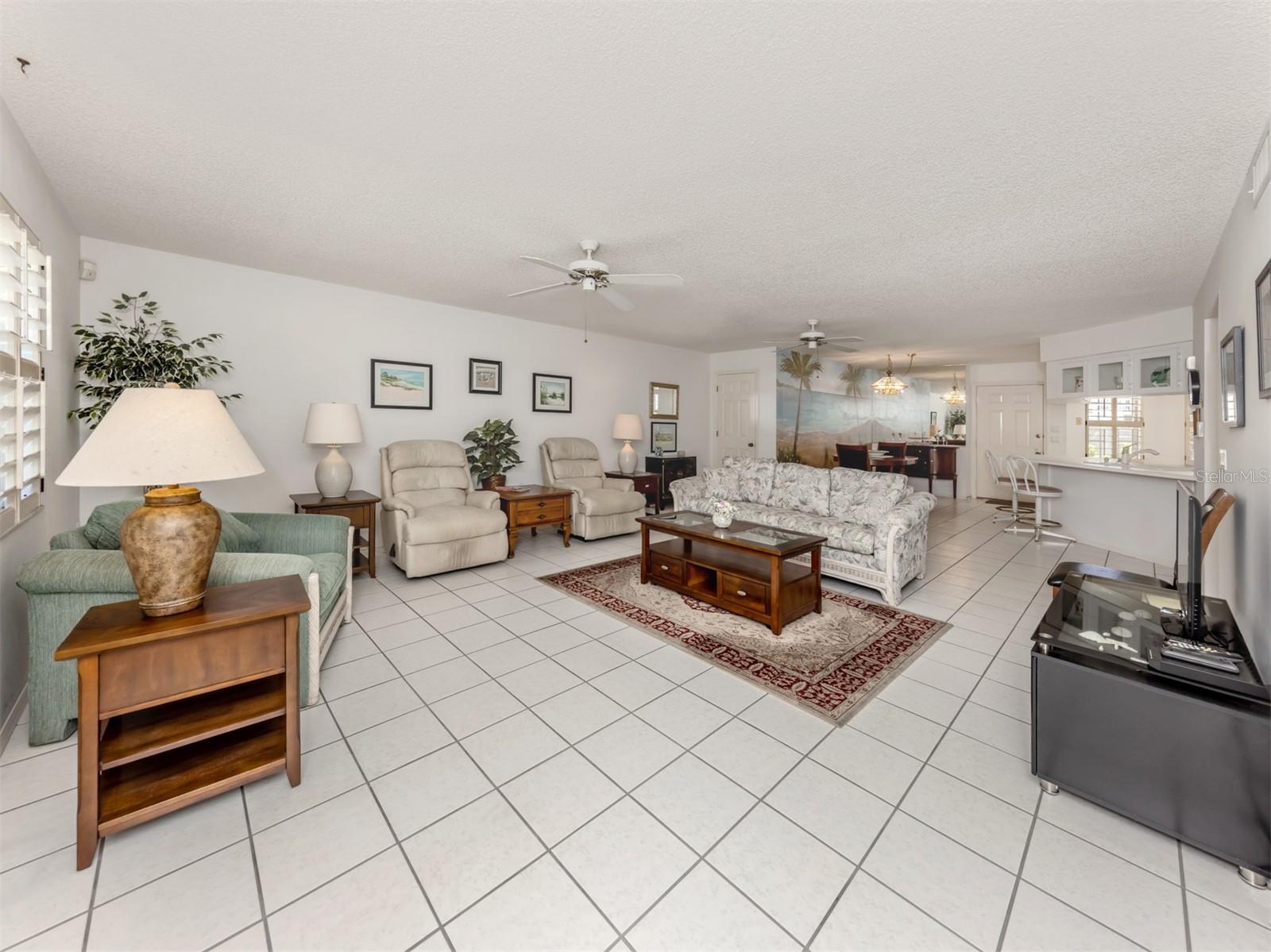 Image 15 of 52 For 528 Venice Avenue 1