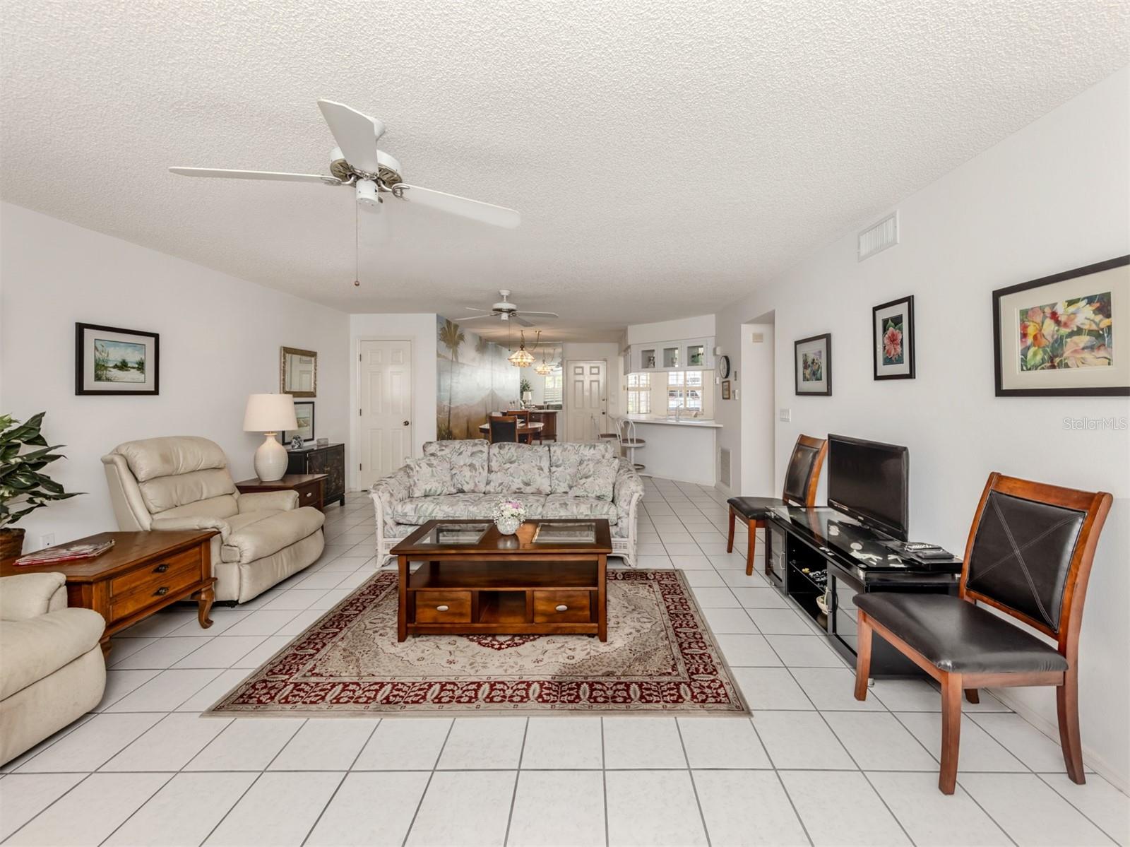 Image 16 of 52 For 528 Venice Avenue 1