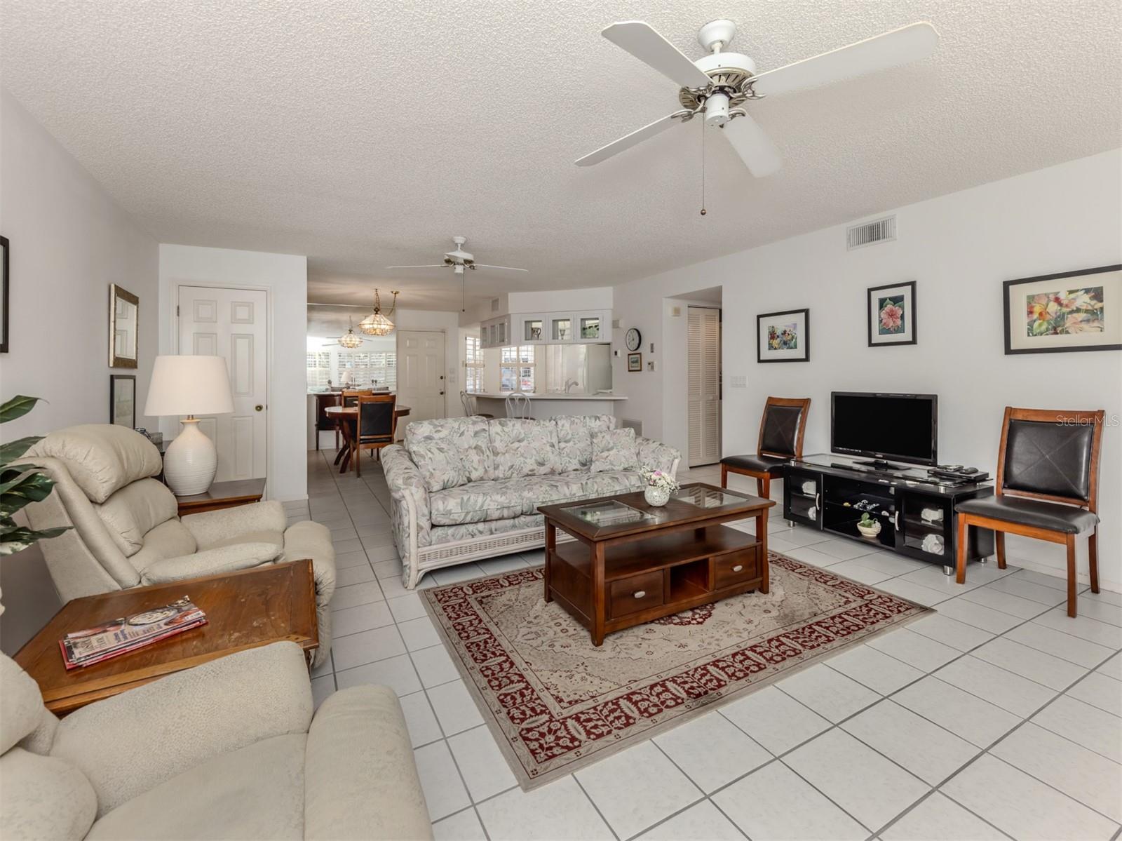 Image 17 of 52 For 528 Venice Avenue 1