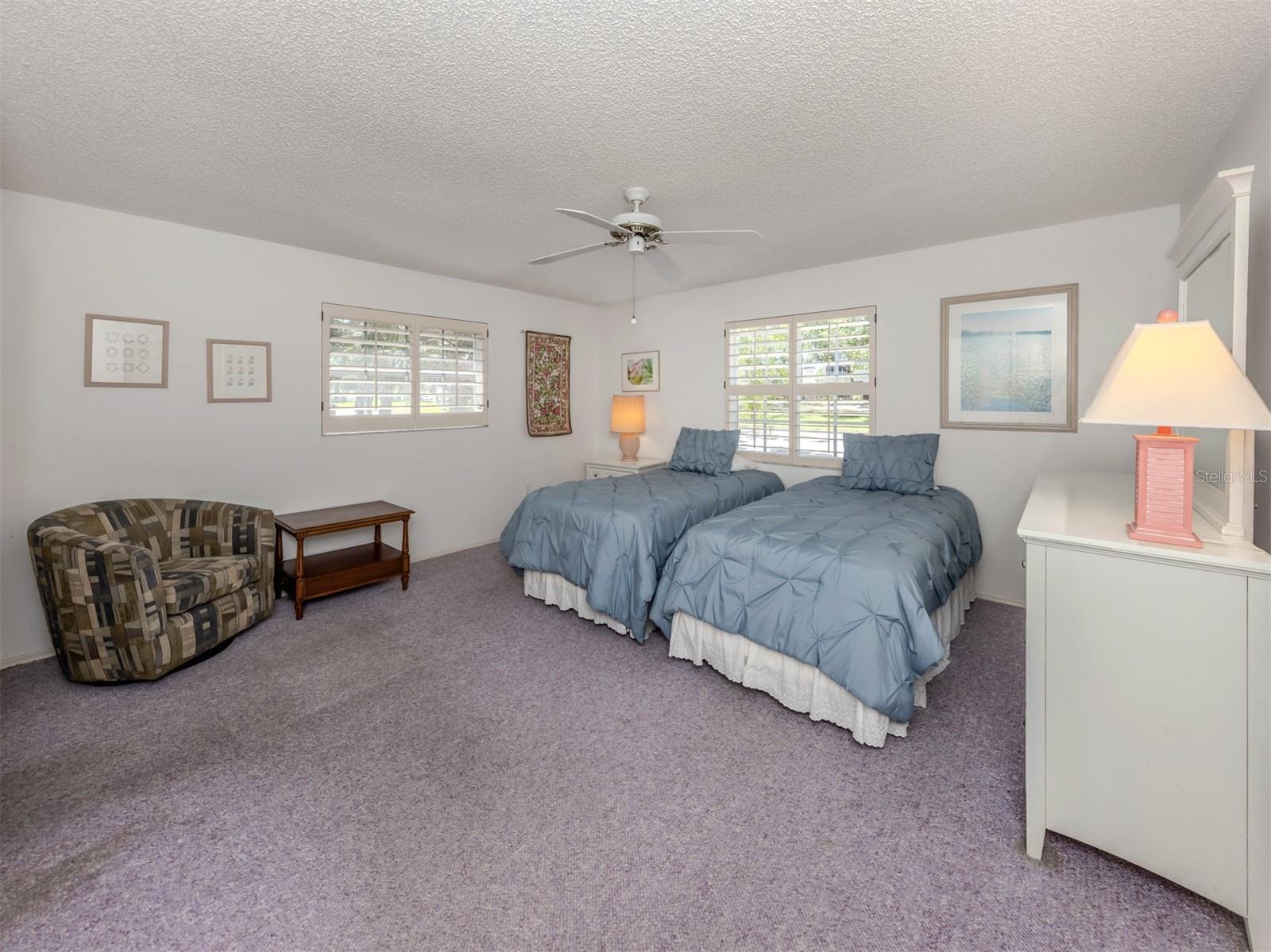 Image 18 of 52 For 528 Venice Avenue 1