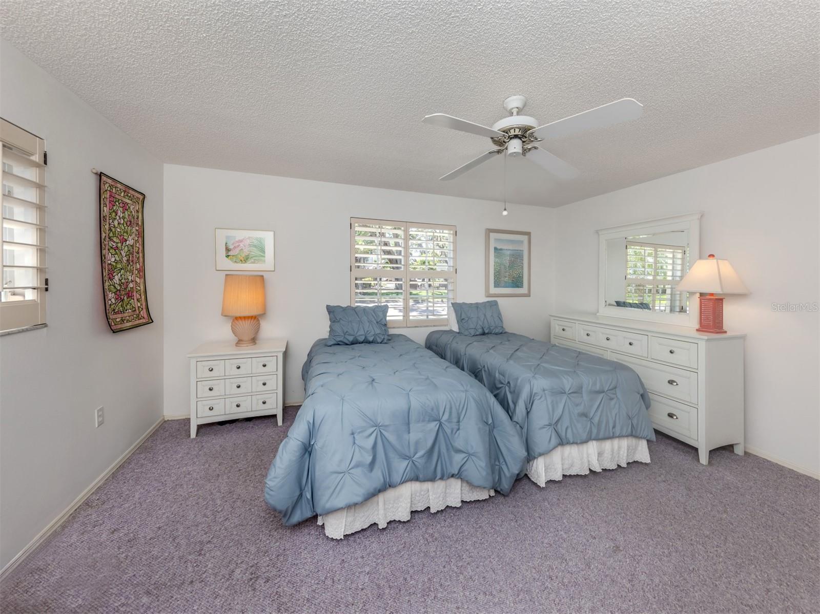Image 19 of 52 For 528 Venice Avenue 1