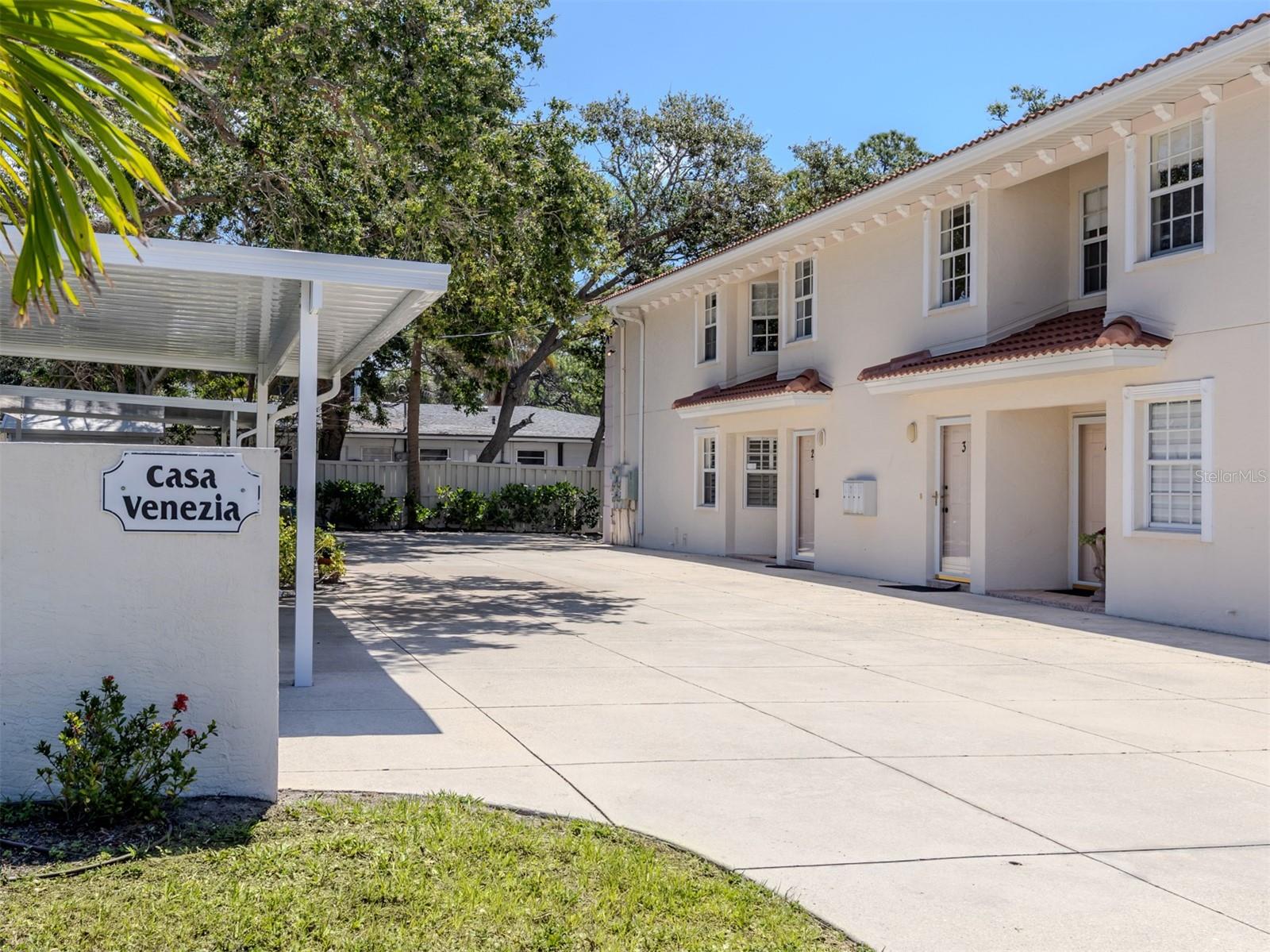 Image 2 of 52 For 528 Venice Avenue 1