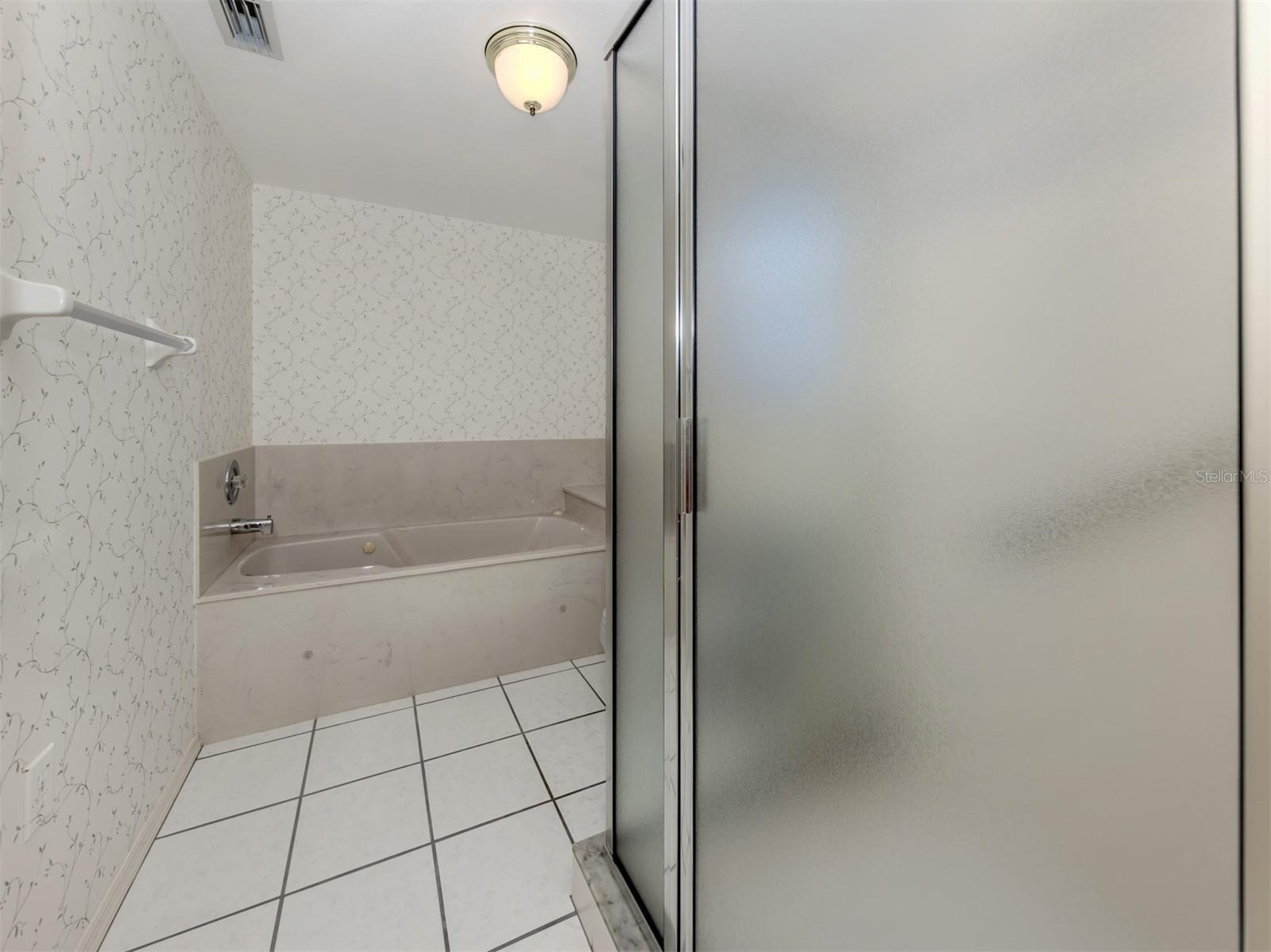 Image 21 of 52 For 528 Venice Avenue 1