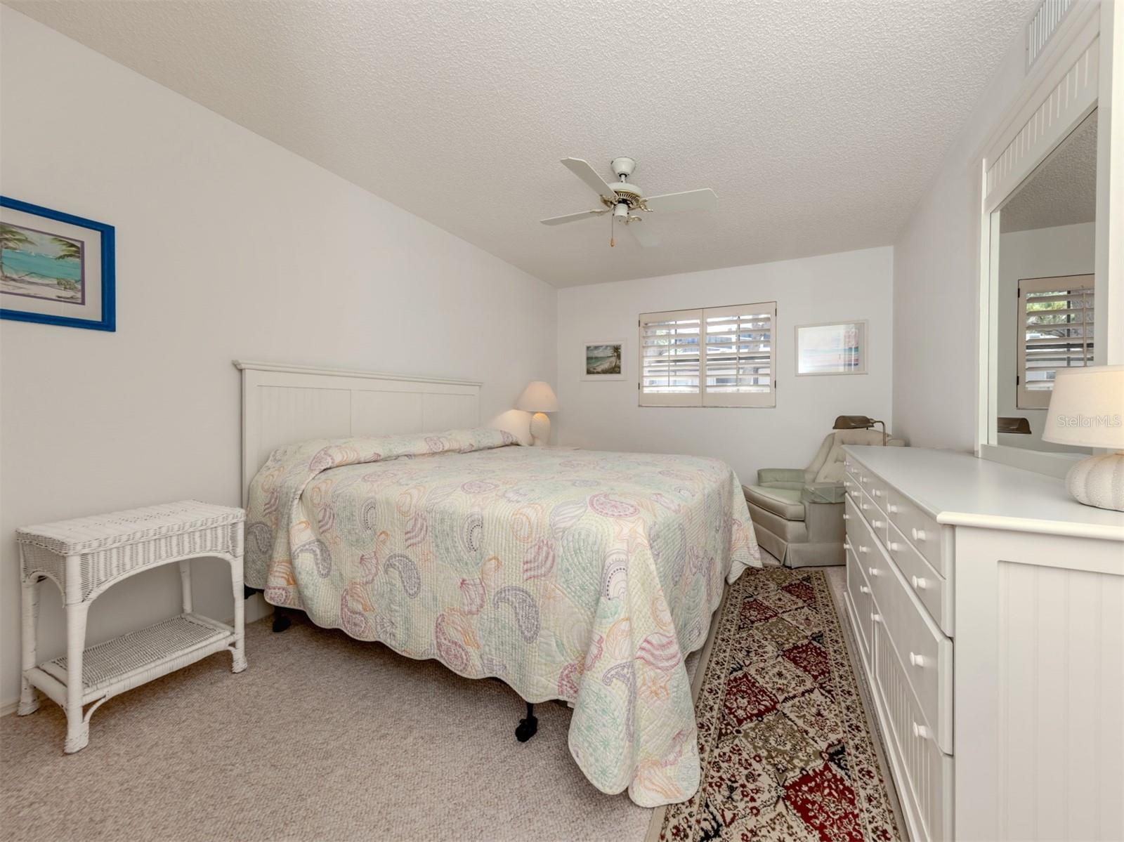Image 22 of 52 For 528 Venice Avenue 1
