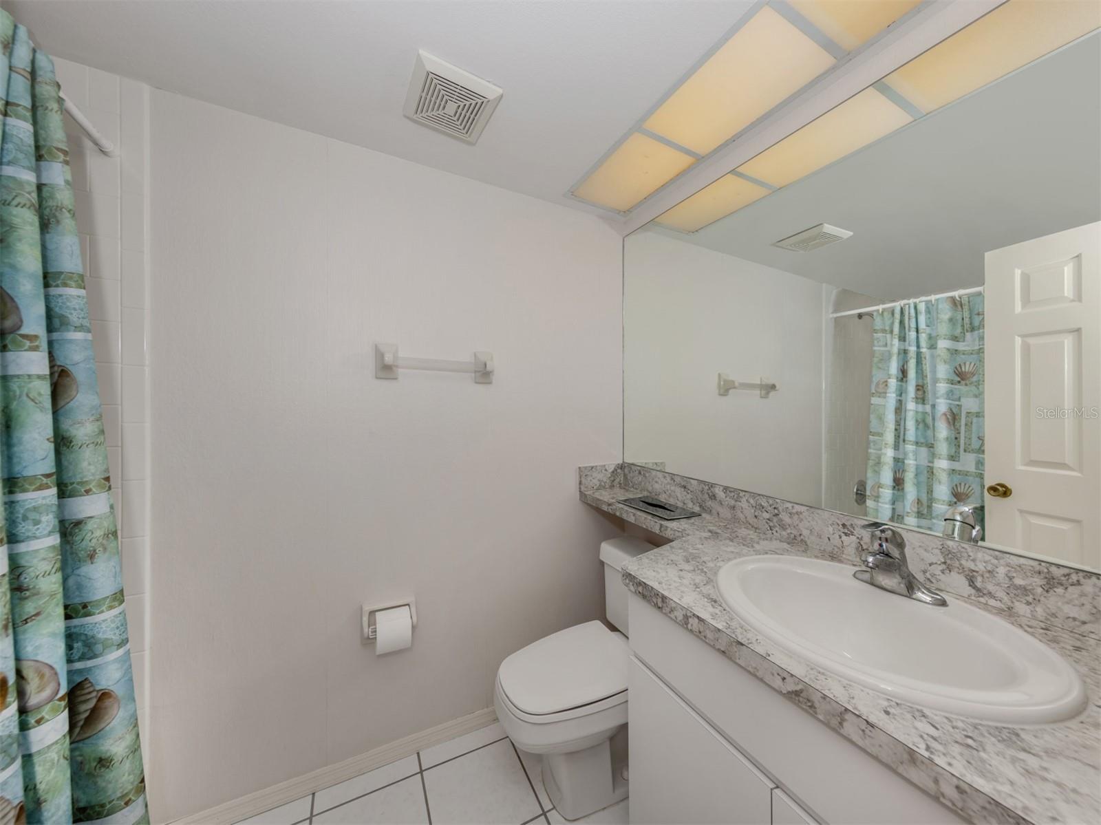 Image 23 of 52 For 528 Venice Avenue 1