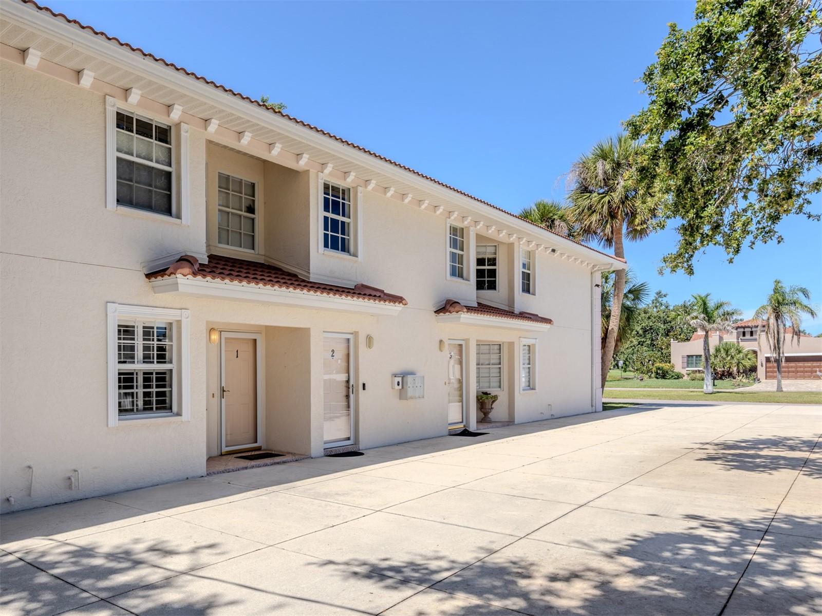 Image 27 of 52 For 528 Venice Avenue 1