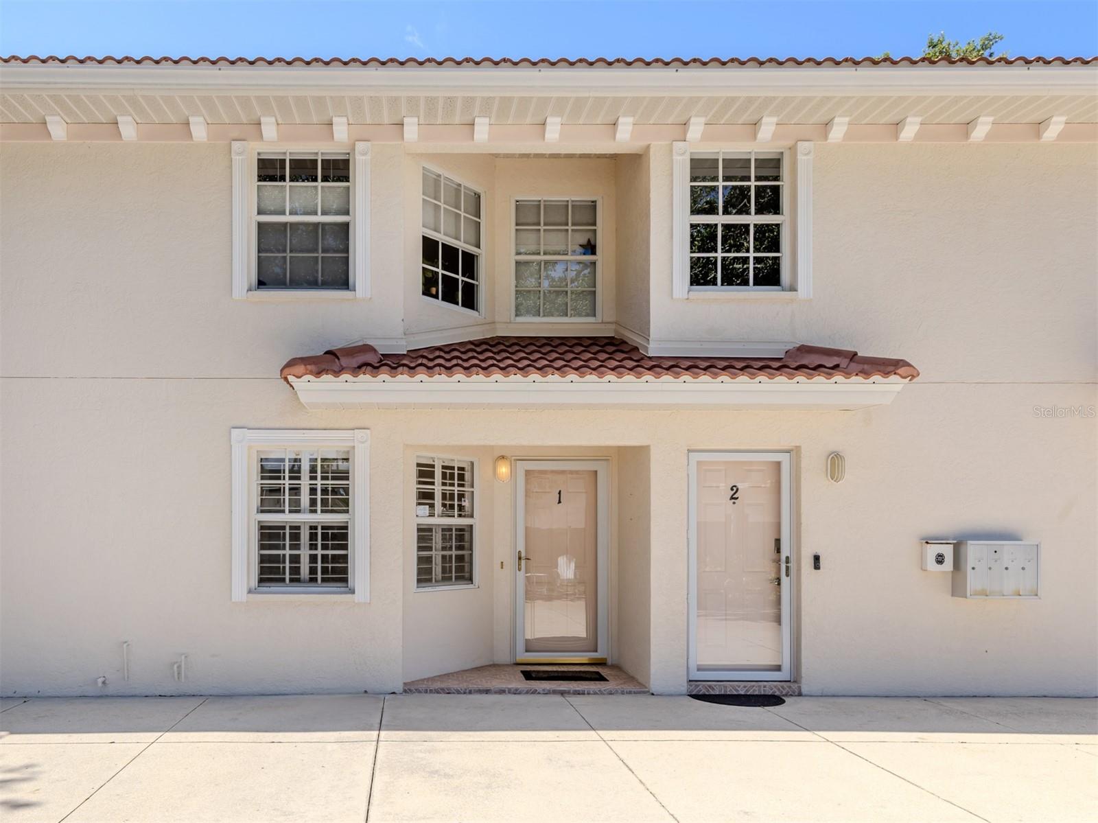 Image 3 of 52 For 528 Venice Avenue 1