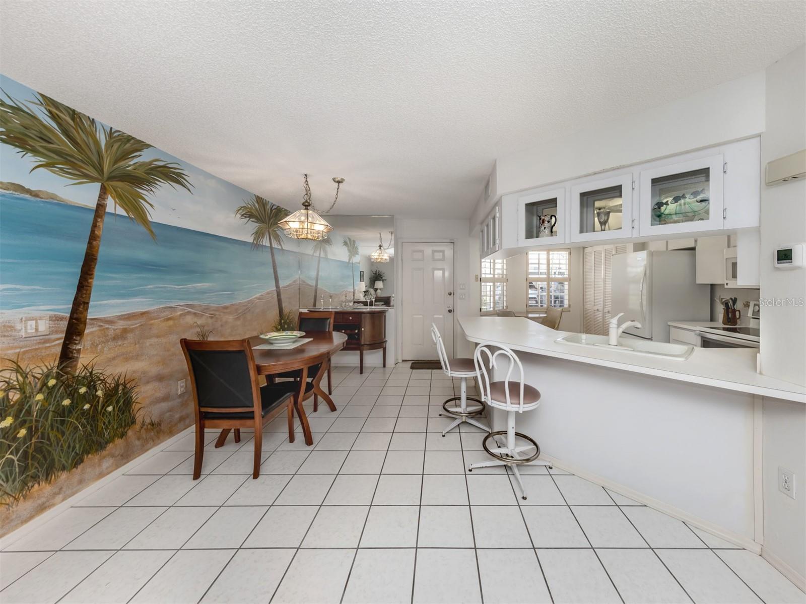 Image 4 of 52 For 528 Venice Avenue 1